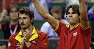 Ferrer fights back to give Spain 2-0 lead 